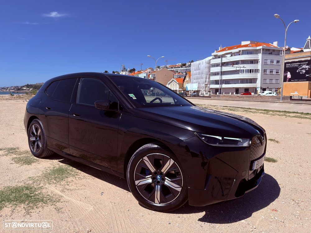BMW iX xDrive 50 Pack Desportivo — fotografia 2