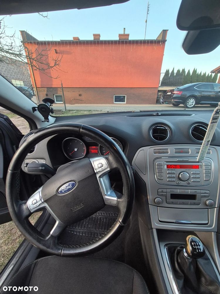 Ford Mondeo 1.8 TDCi Ambiente - 9