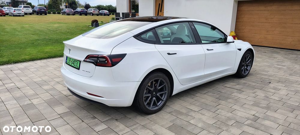 Tesla Model 3 - 6