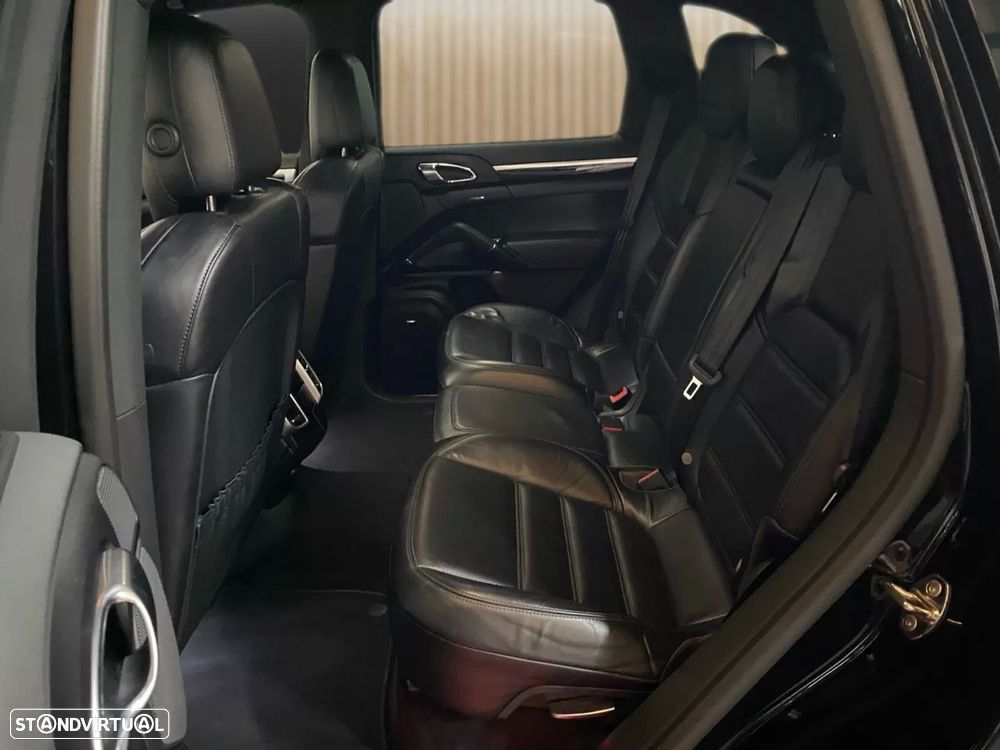 Porsche Cayenne Platinum Edition - 16