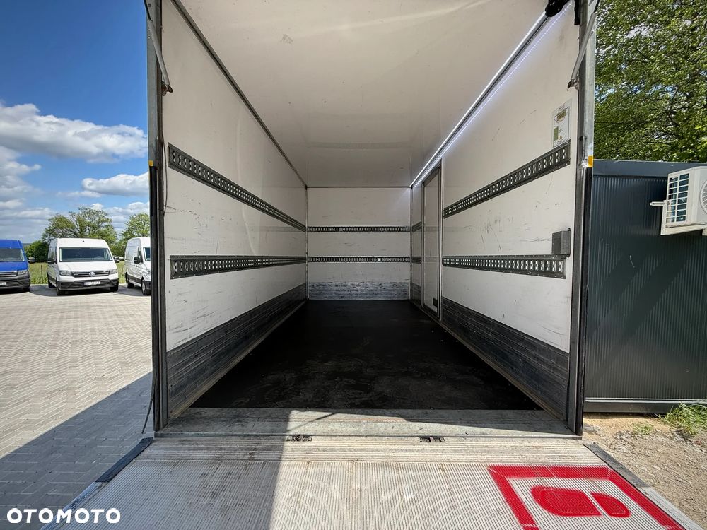 Fiat Ducato 2.3 131KM / Kontener 4,2m 8EP + Winda Palfinger 750kg / 250.476KM PRZEBIEG / 2019 ROK PRODUKCJI / ZAREJESTROWANY W PL / PO PRZEGLĄDZIE UDT / GOTOWY DO PRACY ! - 14