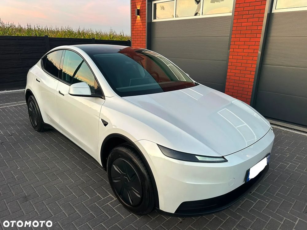 Tesla Model Y Standard - 1