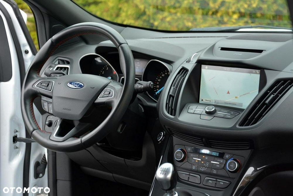 Ford Kuga 1.5 EcoBoost 2x4 ST-Line - 25