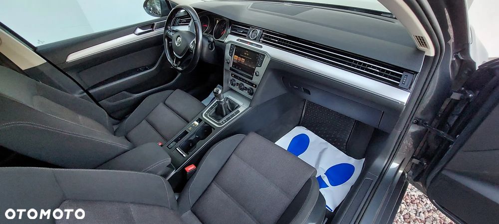 Volkswagen Passat 1.6 TDI BMT Comfortline - 30