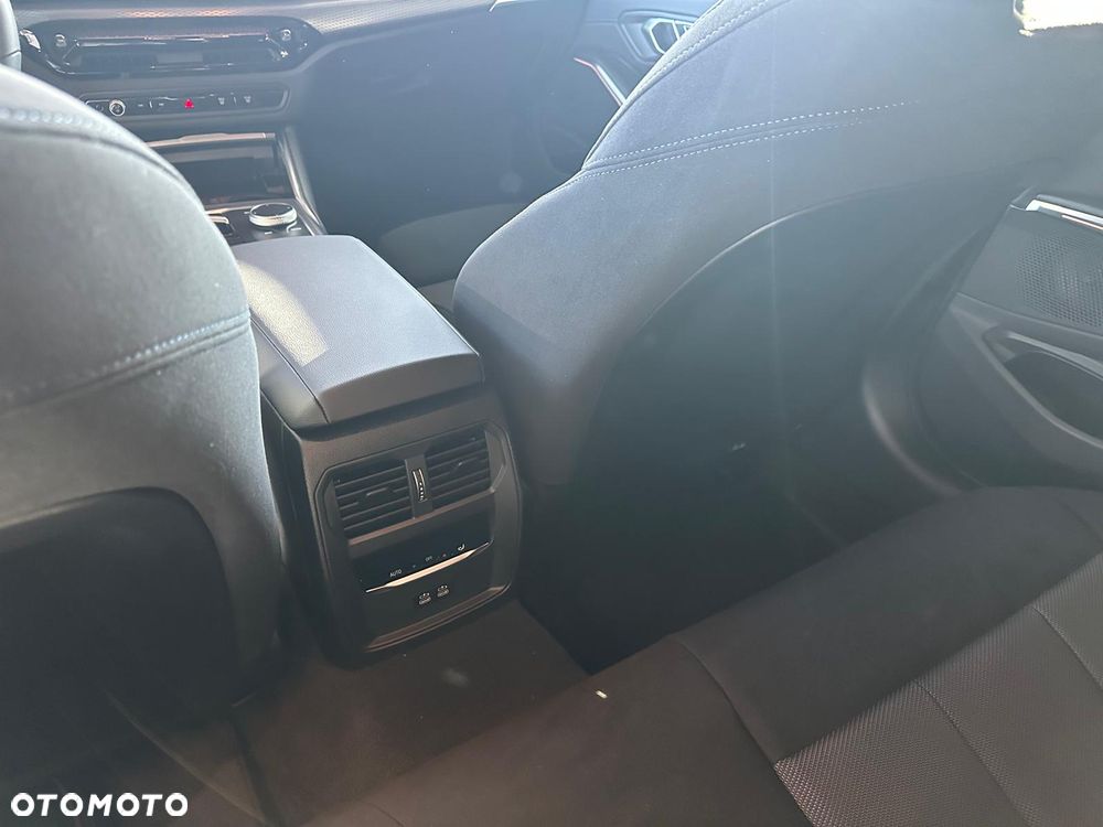 BMW Seria 3 318d mHEV - 19