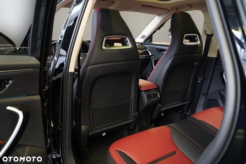 Bestune T77 1.5T Business DCT - 11