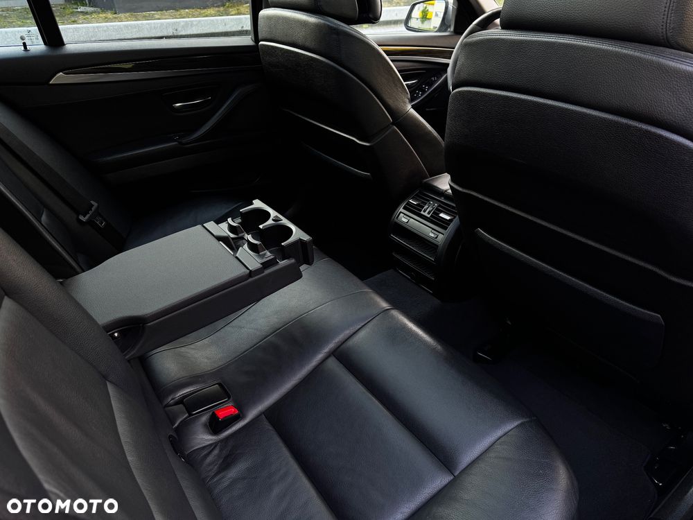 BMW Seria 5 530d xDrive Luxury Line - 17