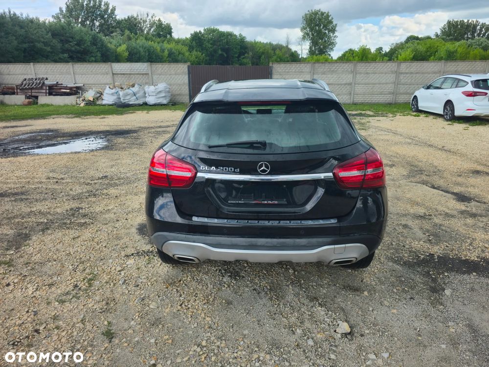 Mercedes-Benz GLA 200 d 7G-DCT - 2