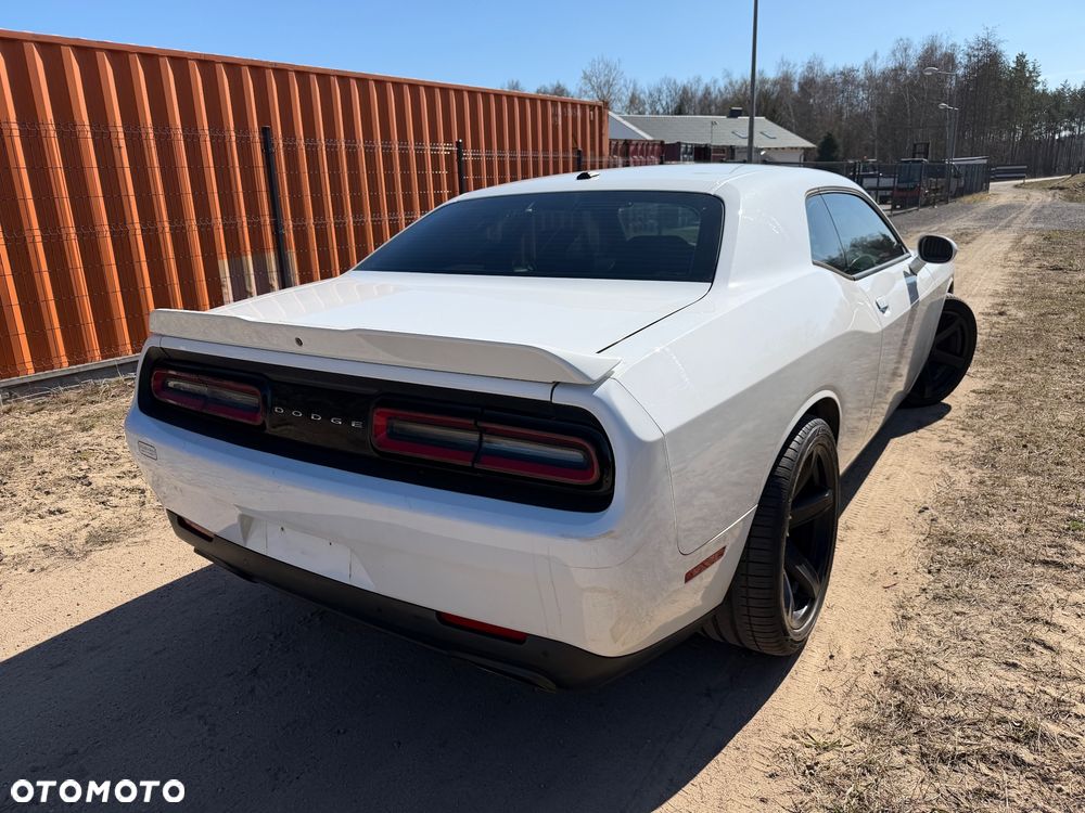 Dodge Challenger - 17