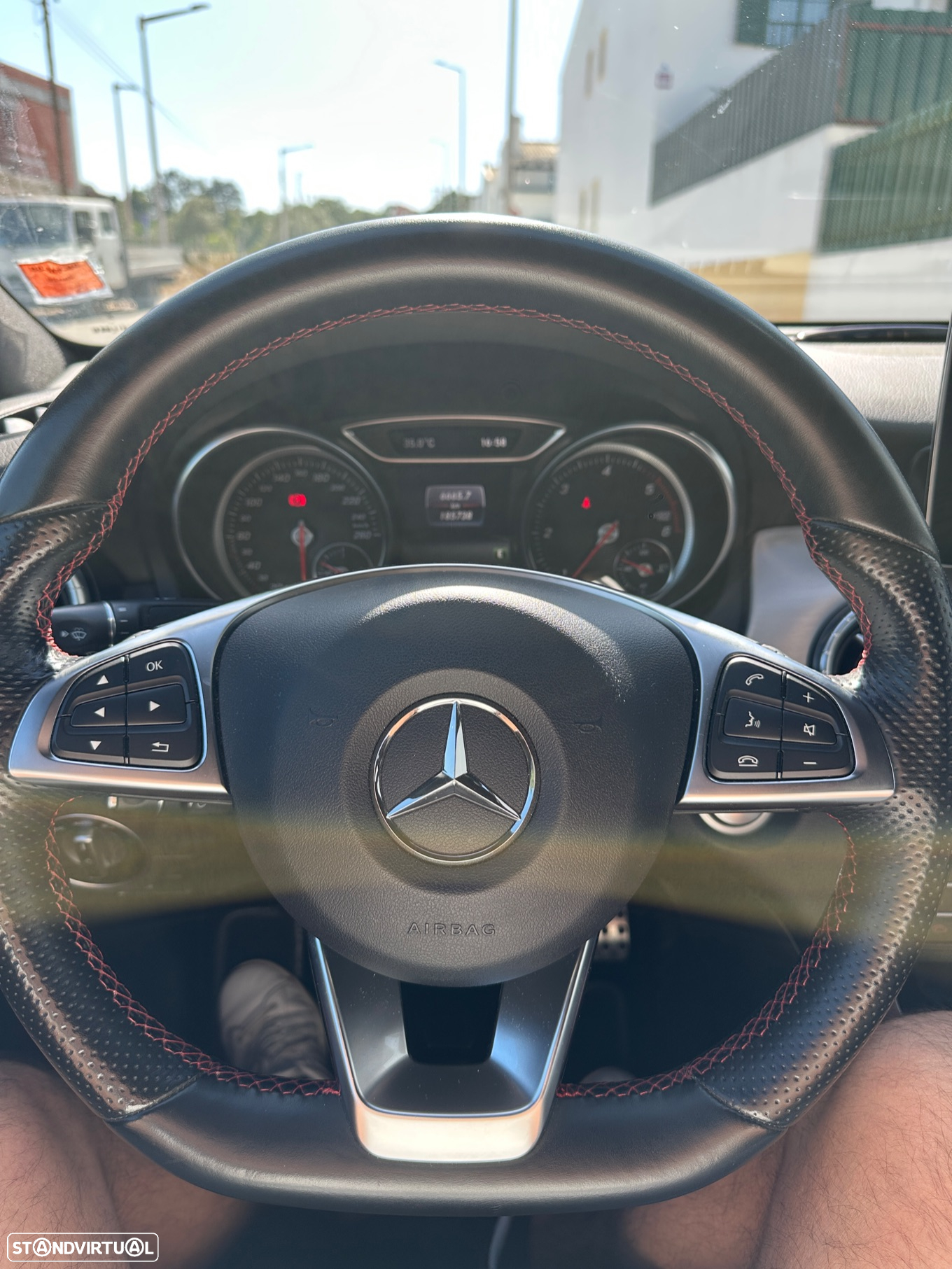 Mercedes-Benz 200 - 10