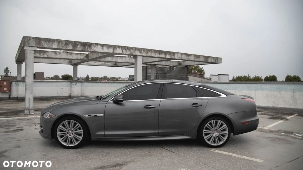 Jaguar XJ 3.0 T AWD R-Sport - 6