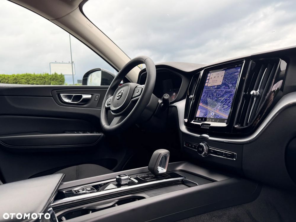 Volvo XC 60 B4 D AWD Momentum Pro - 21