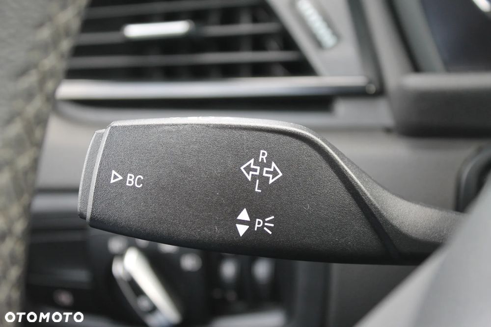 BMW Seria 2 216d - 32