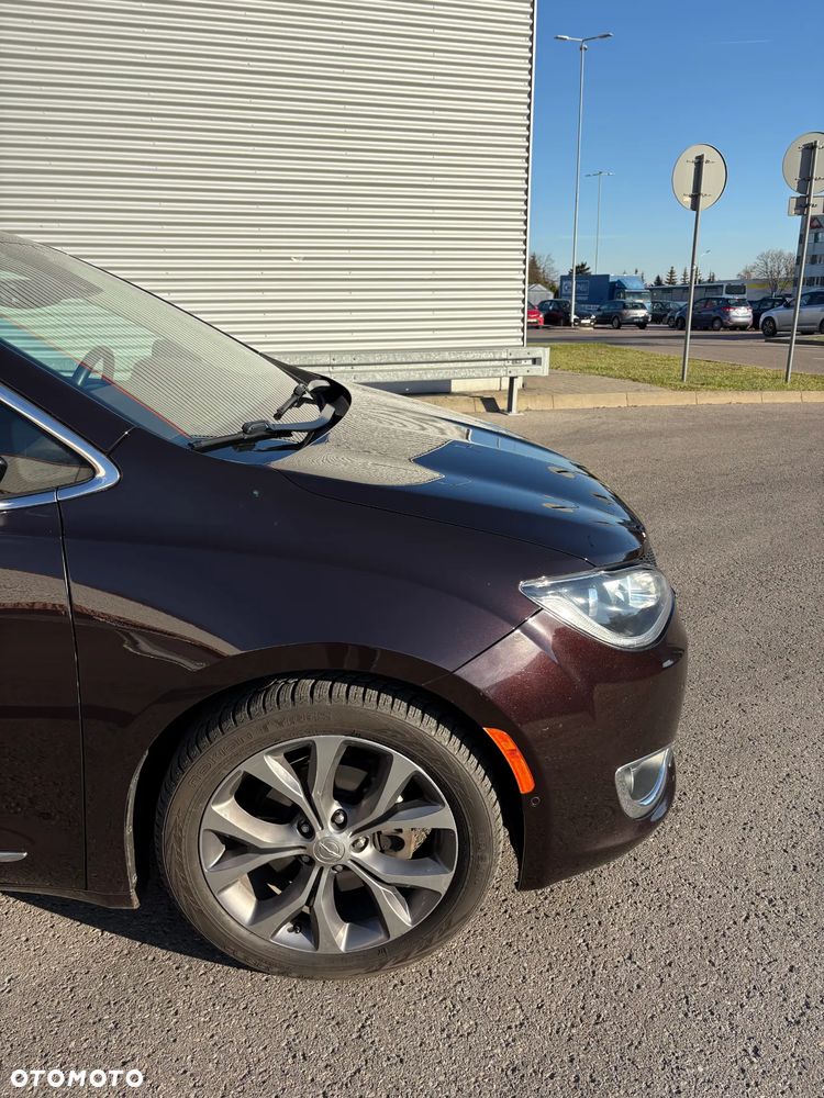 Chrysler Pacifica - 5