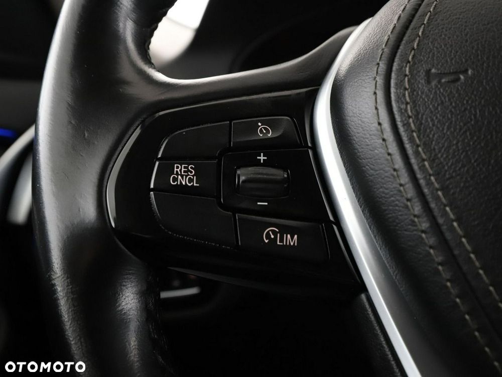 BMW Seria 5 520d - 33