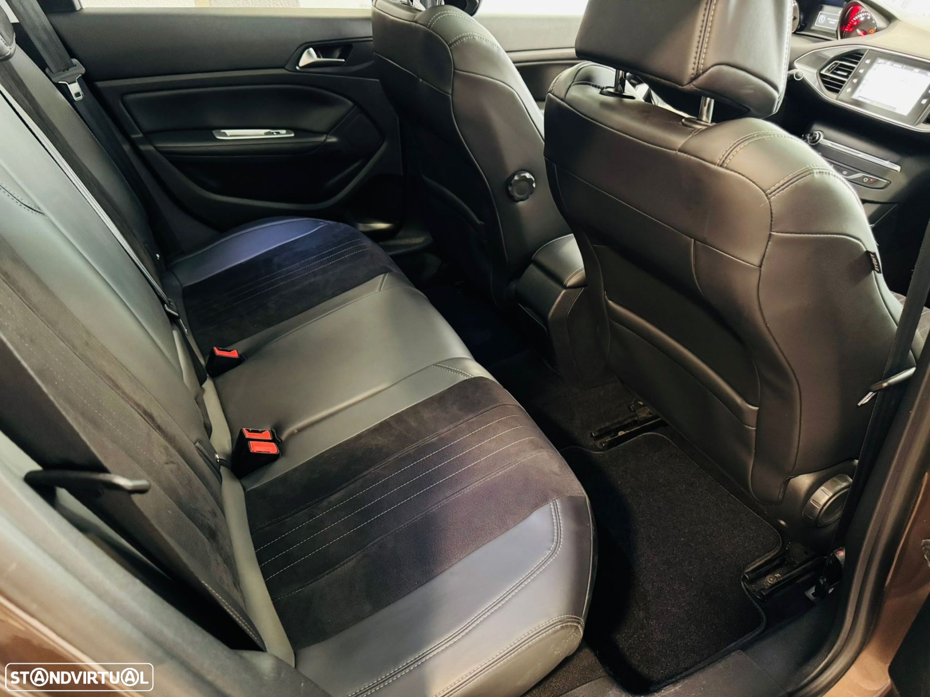 Peugeot 308 SW PureTech 130 EAT6 Stop & Start Allure - 24
