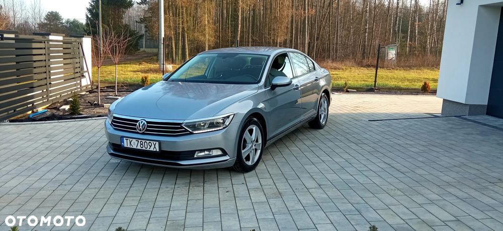 Volkswagen Passat - 1