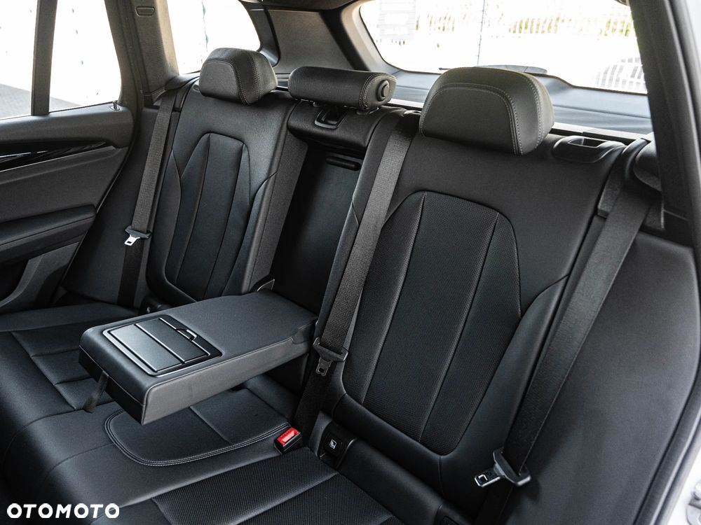 BMW X3 xDrive20i mHEV - 26