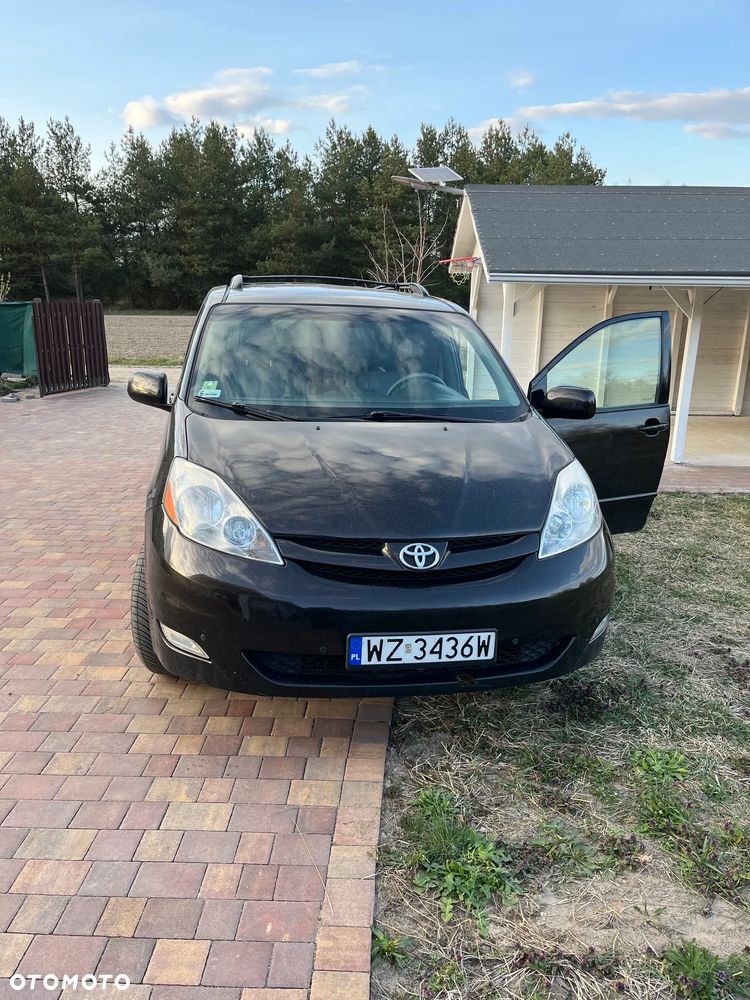 Toyota Sienna - 1