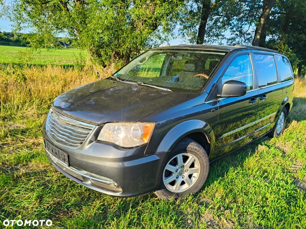 Chrysler Town & Country - 23