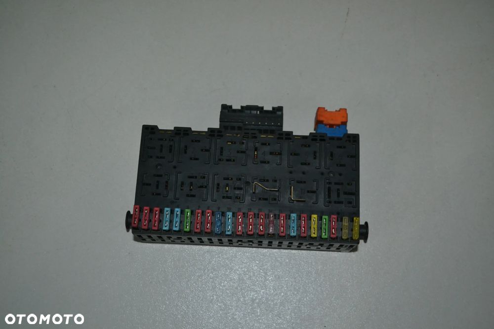 VW PASSAT B4 T4 SKRZYNKA BEZPIECZNIKÓW 357937039 - 1