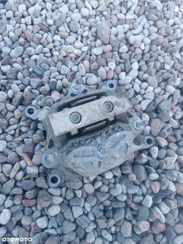AUDI A4 B9 8W ŁAPA SKRZYNI PODPORA PODUSZKA WSPORNIK 8W0399262AE 8W0399292B - 1