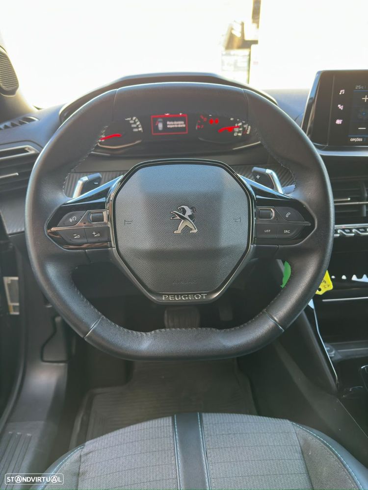Peugeot 2008 1.2 PureTech Allure EAT8 - 11