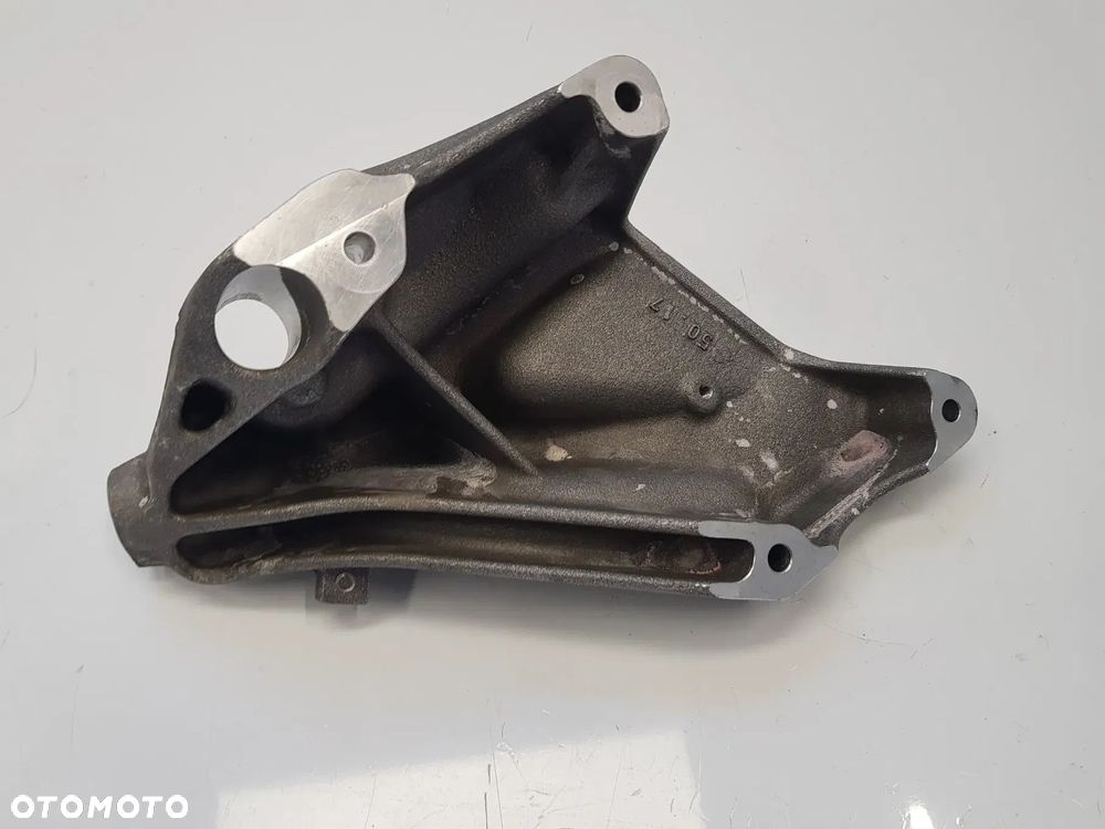 Łapa mocowanie wspornik poduszka silnika MERCEDES 4.0L V8 C63 A1762233600 - 4