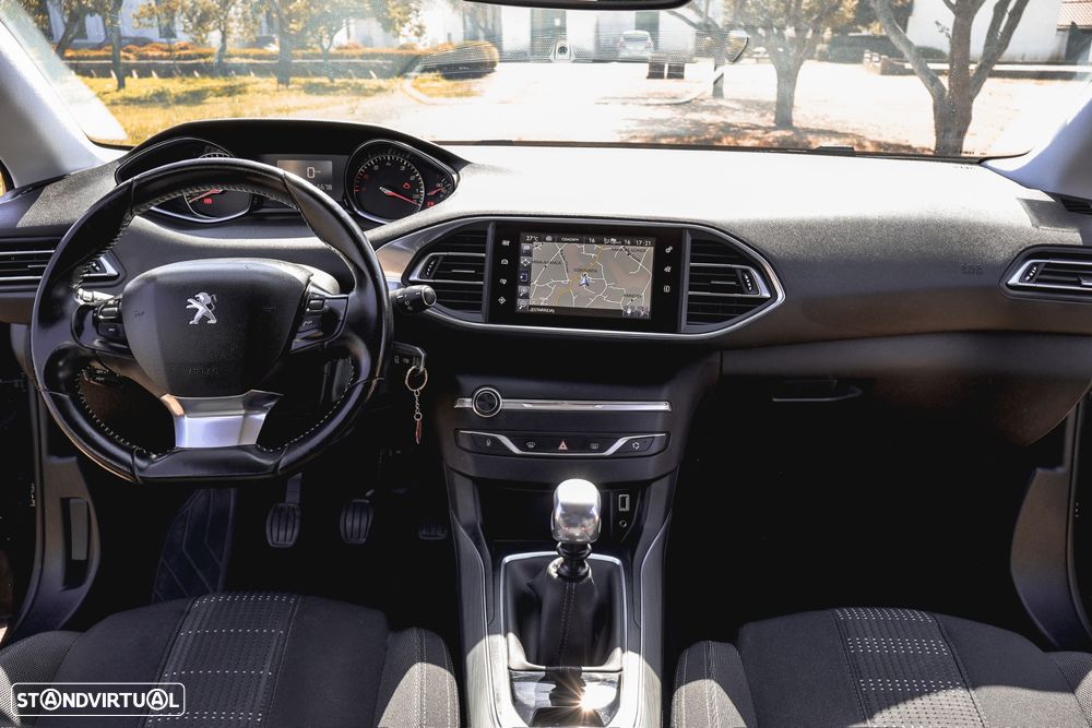 Peugeot 308 1.2 PureTech Allure - 4