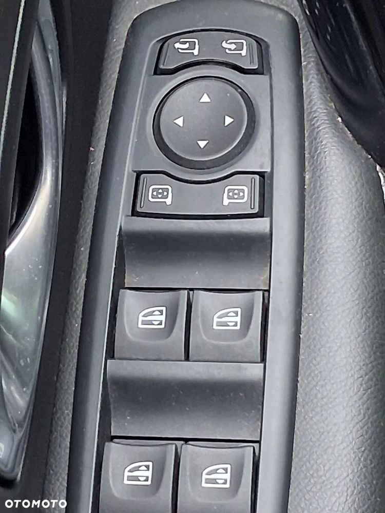 Renault Laguna 2012 photo 4