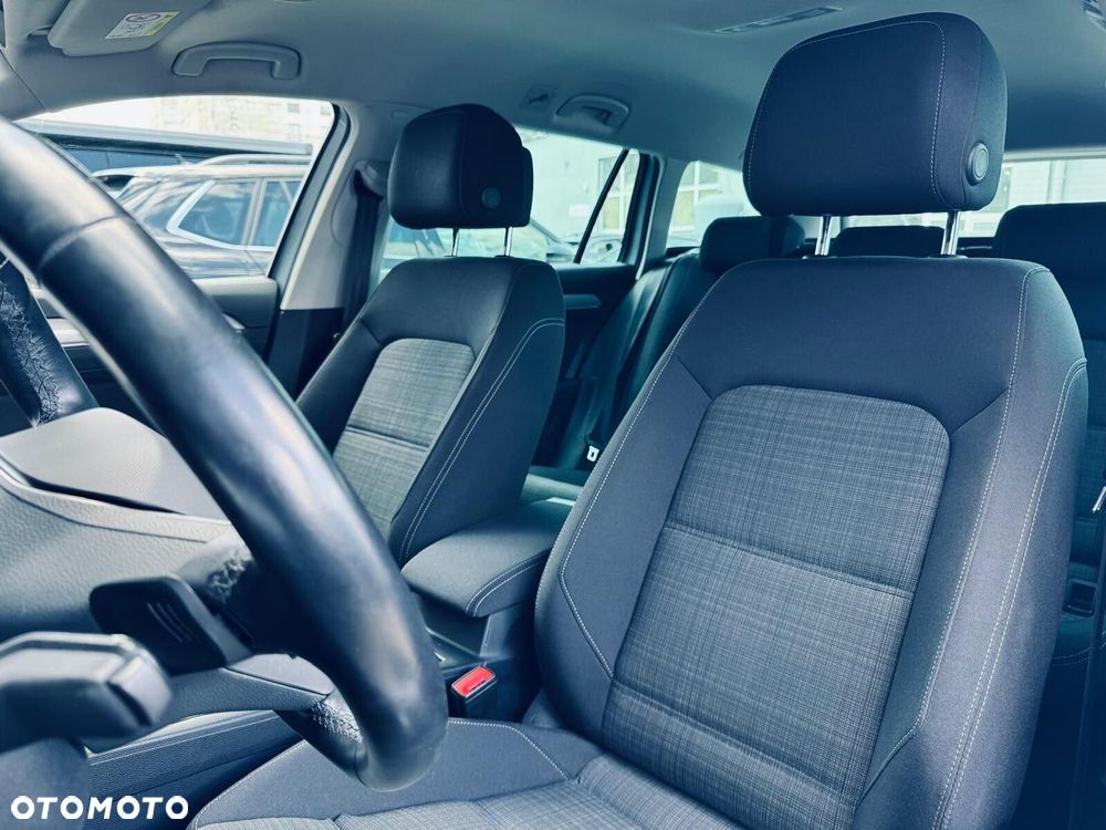 Volkswagen Passat - 11