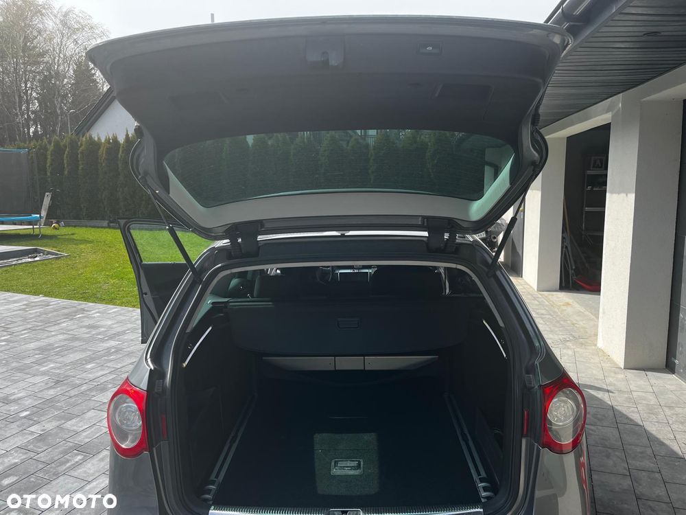 Volkswagen Passat 2.0 TDI DPF Highline - 13