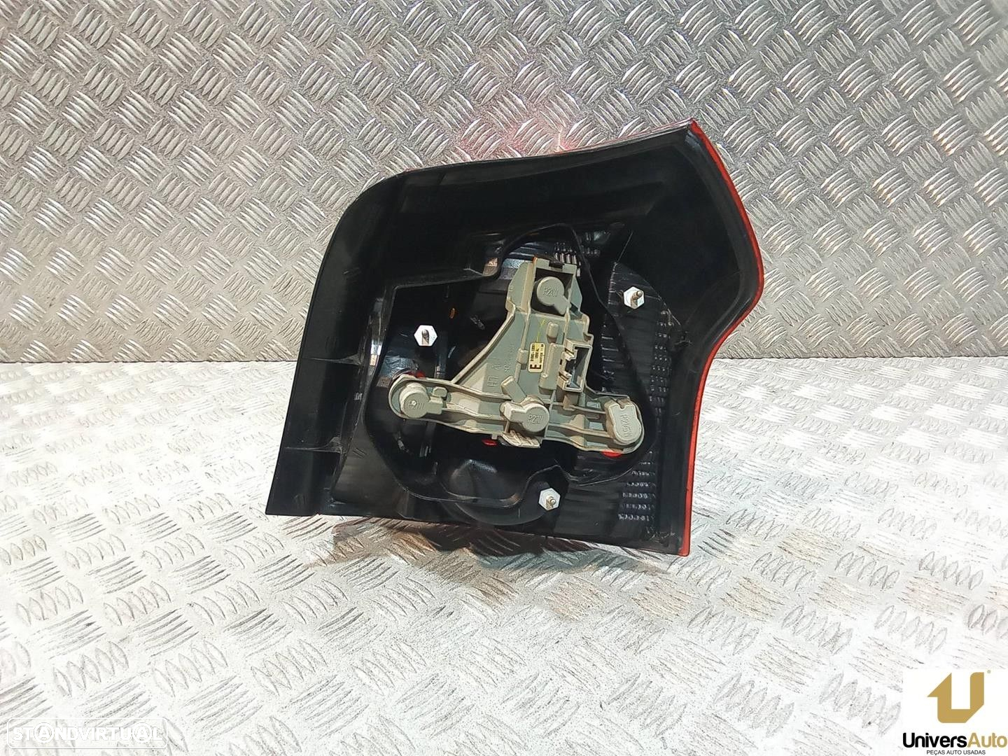 FAROLIM TRASEIRO ESQUERDO TOYOTA COROLLA 2004 -8156002301 - 3
