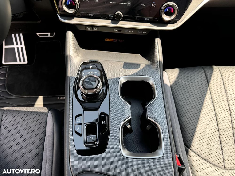 Lexus RZ 550e F SPORT - 19