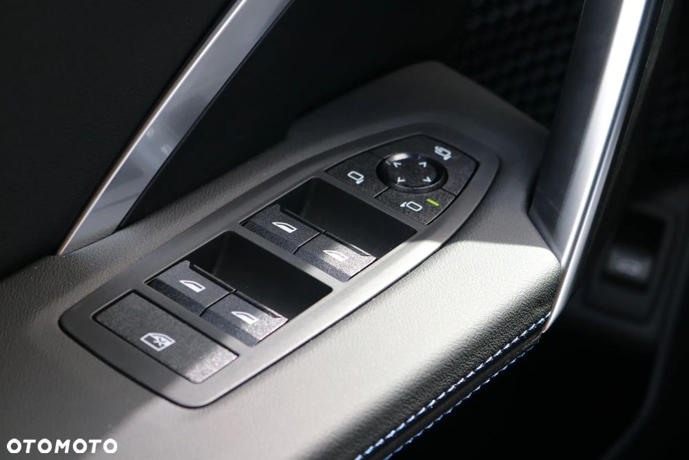 BMW iX2 eDrive20 66.5kWh M Sport Edition - 11