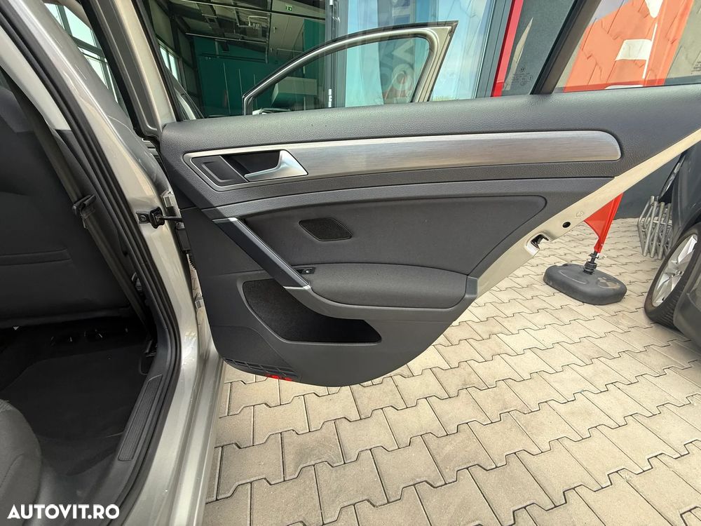 Volkswagen Golf 1.2 TSI BlueMotion Technology Comfortline - 25