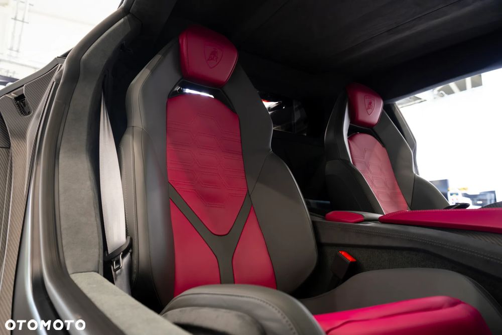 Lamborghini Revuelto - 14
