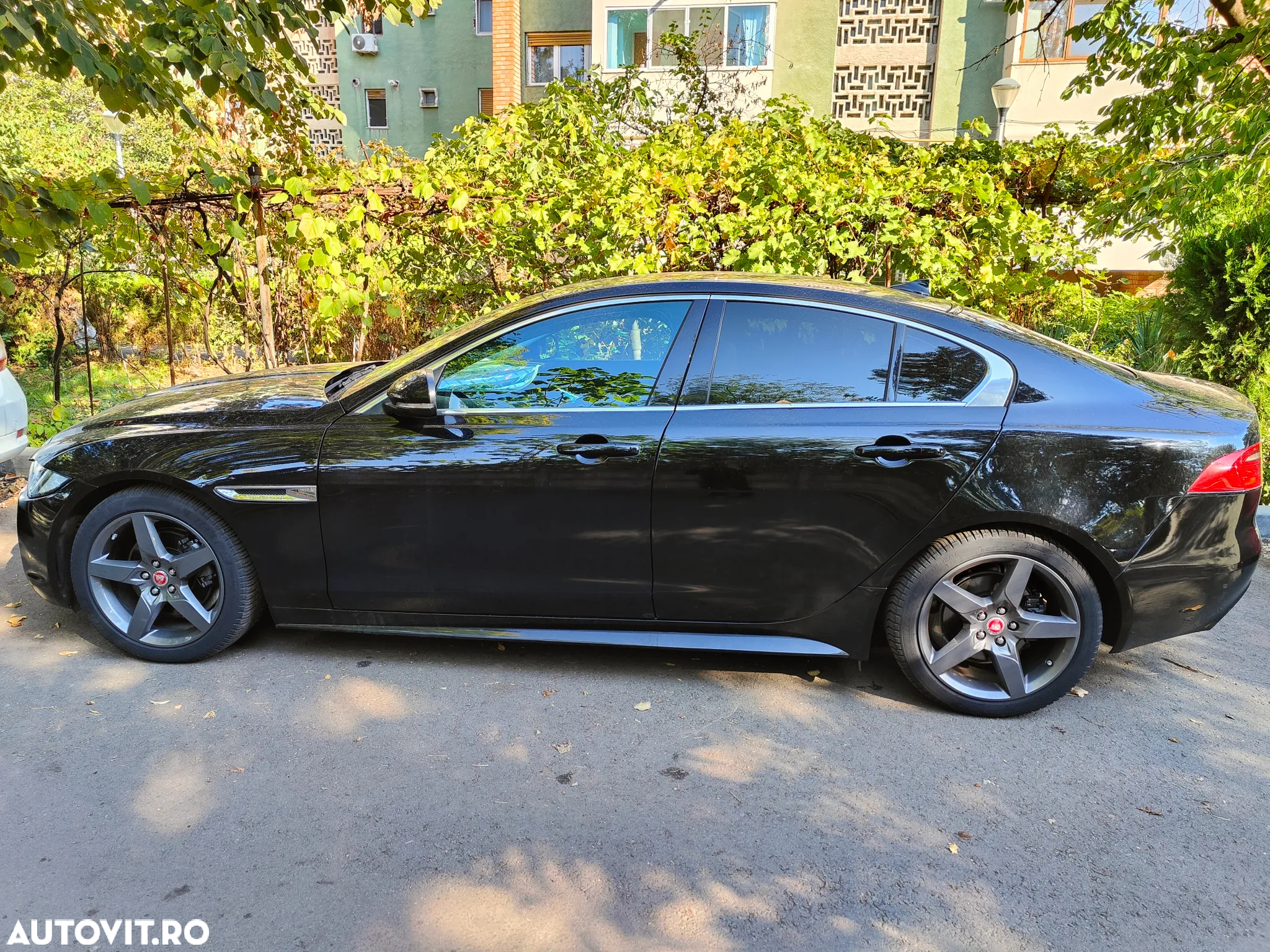 Jaguar XE 2.0 Prestige - 6