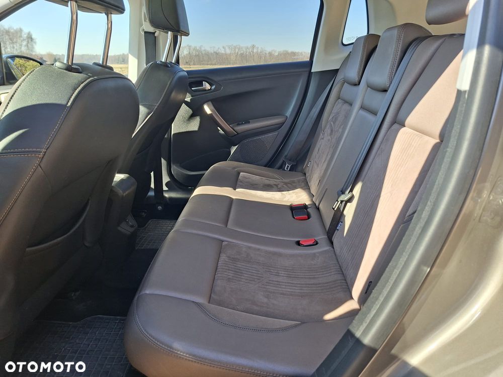 Peugeot 2008 1.6 e-HDi Allure S&S - 14