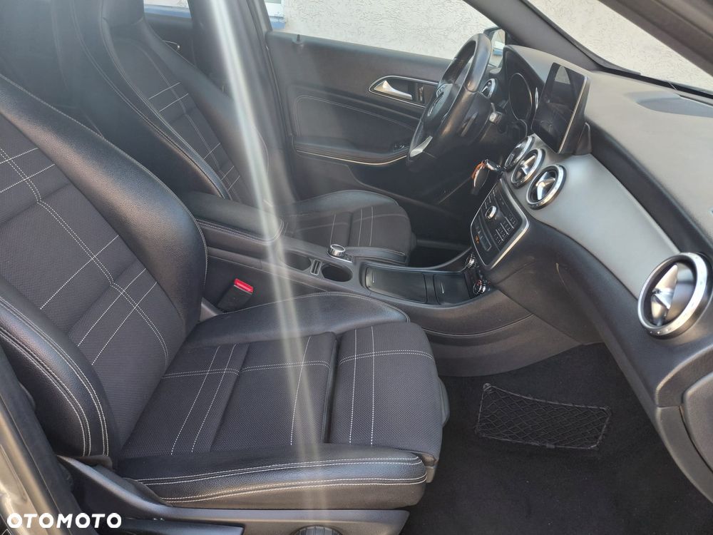 Mercedes-Benz GLA - 15