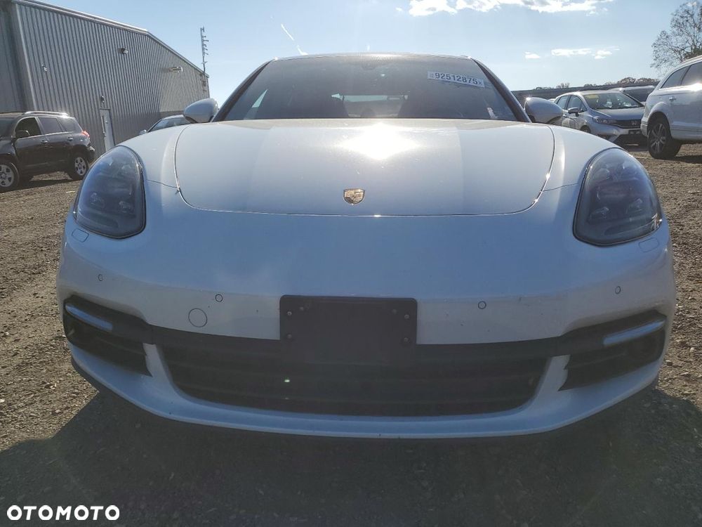 Porsche Panamera - 3