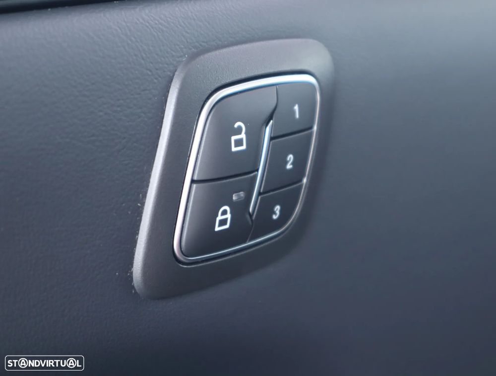 Ford Mustang Mach-E AWD PREMIUM - 34