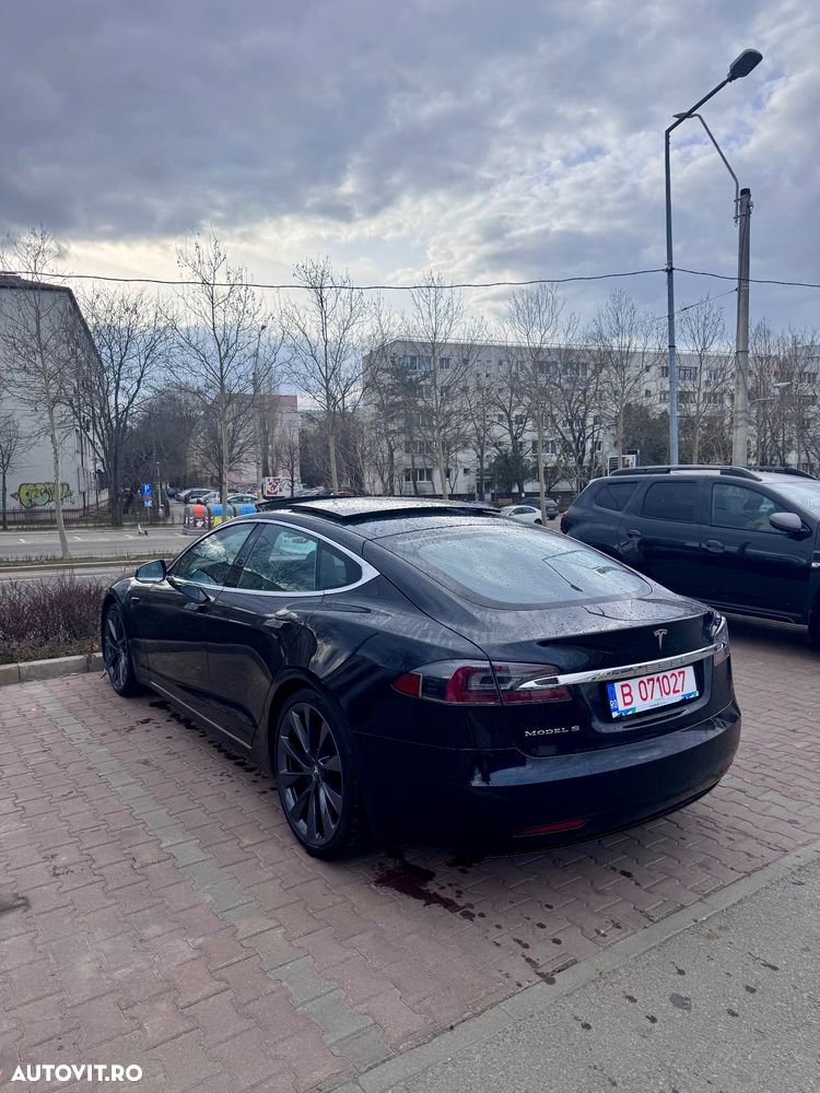 Tesla Model S - 4