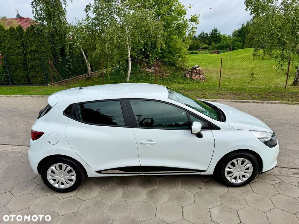 Renault Clio 1.2 16V 75 Life - 23