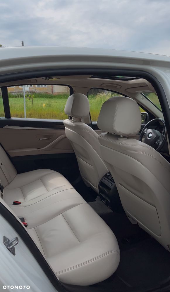 BMW Seria 5 528i xDrive Luxury Line - 6