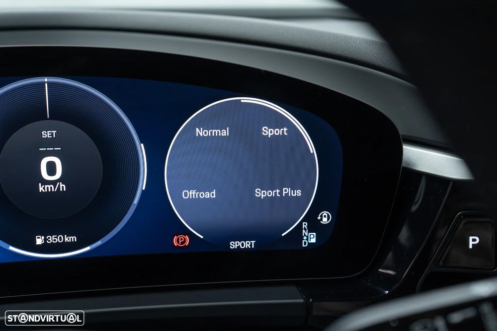 Porsche Macan Electric 4 - 33