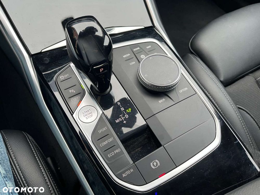 BMW Seria 3 330i - 24