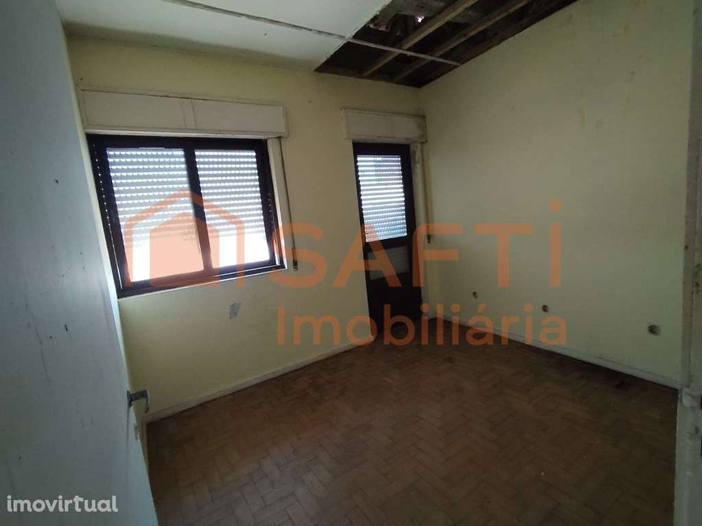 Moradia para reabilitar com garagem | São Mamede do Coronado - Grande imagem: 5/7