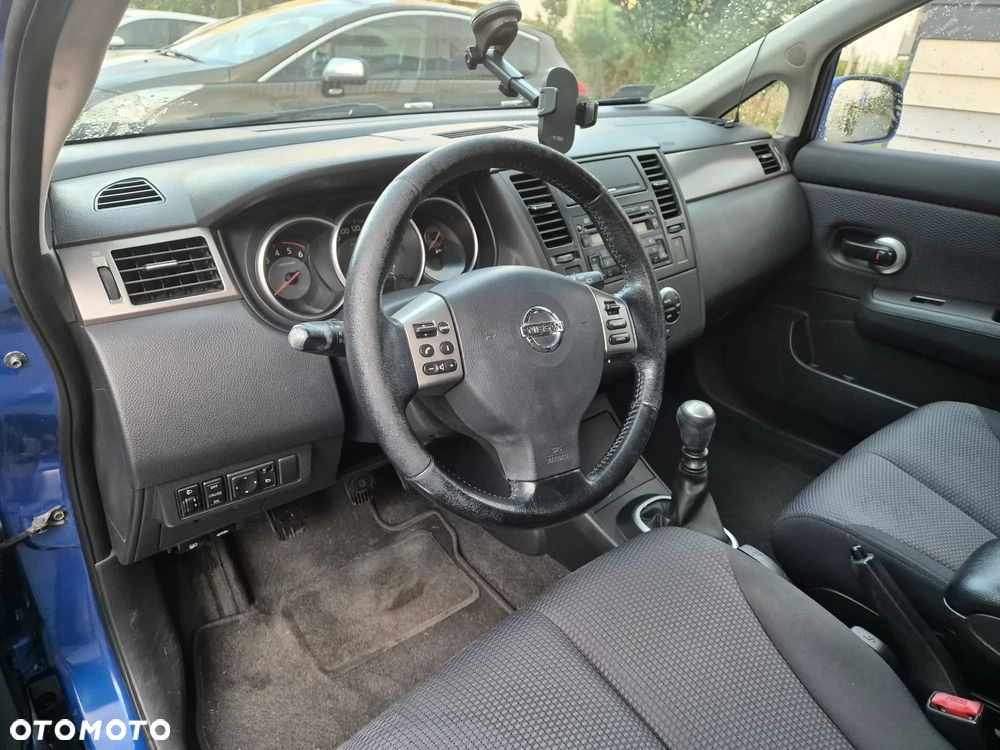 Nissan Tiida - 10