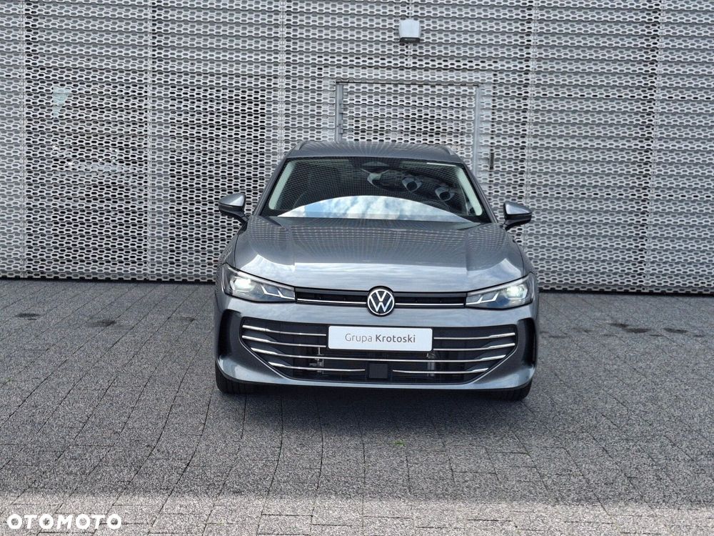 Volkswagen Passat - 4